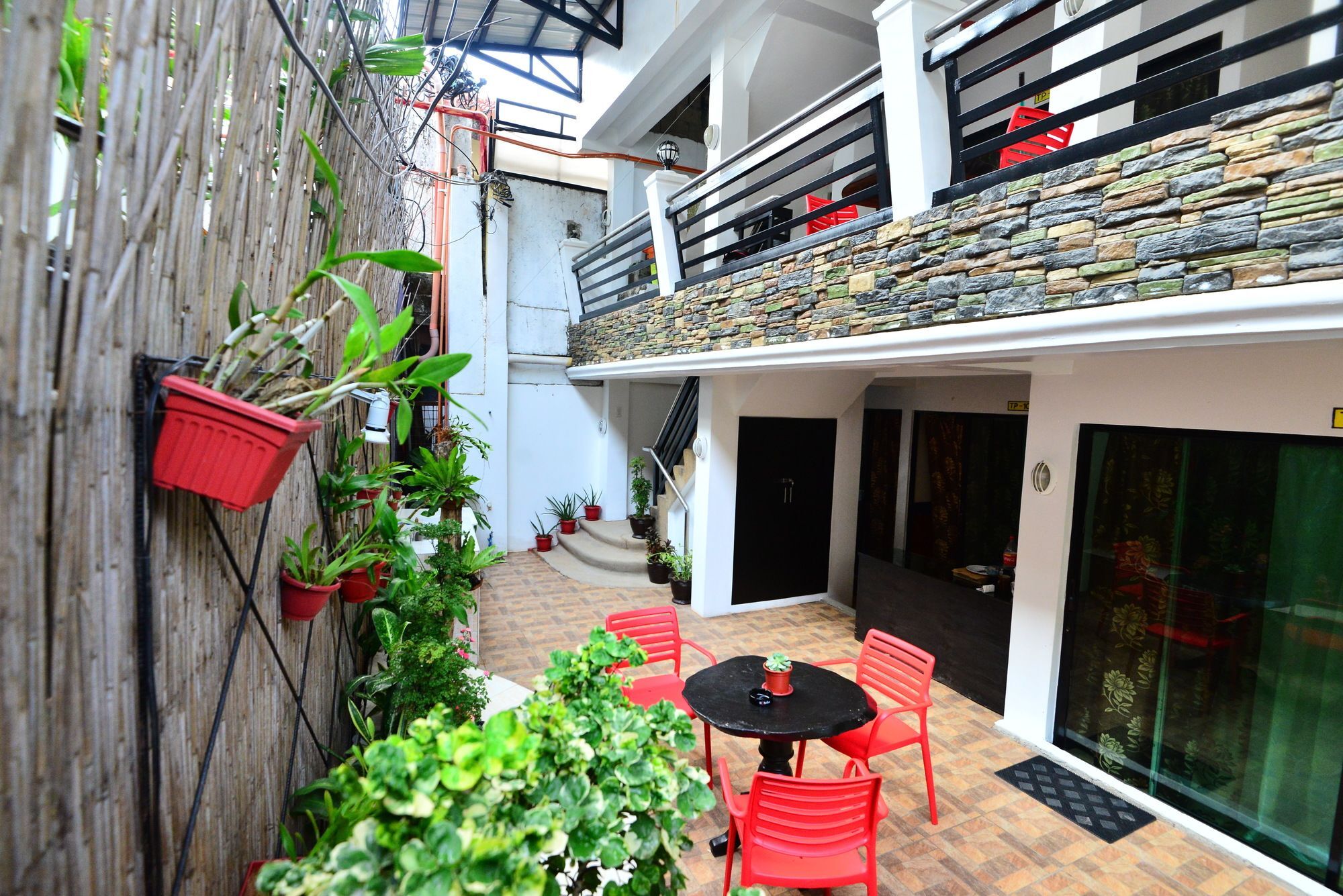 بيت شباب Travellers Pad Boracay Balabag  المظهر الخارجي الصورة