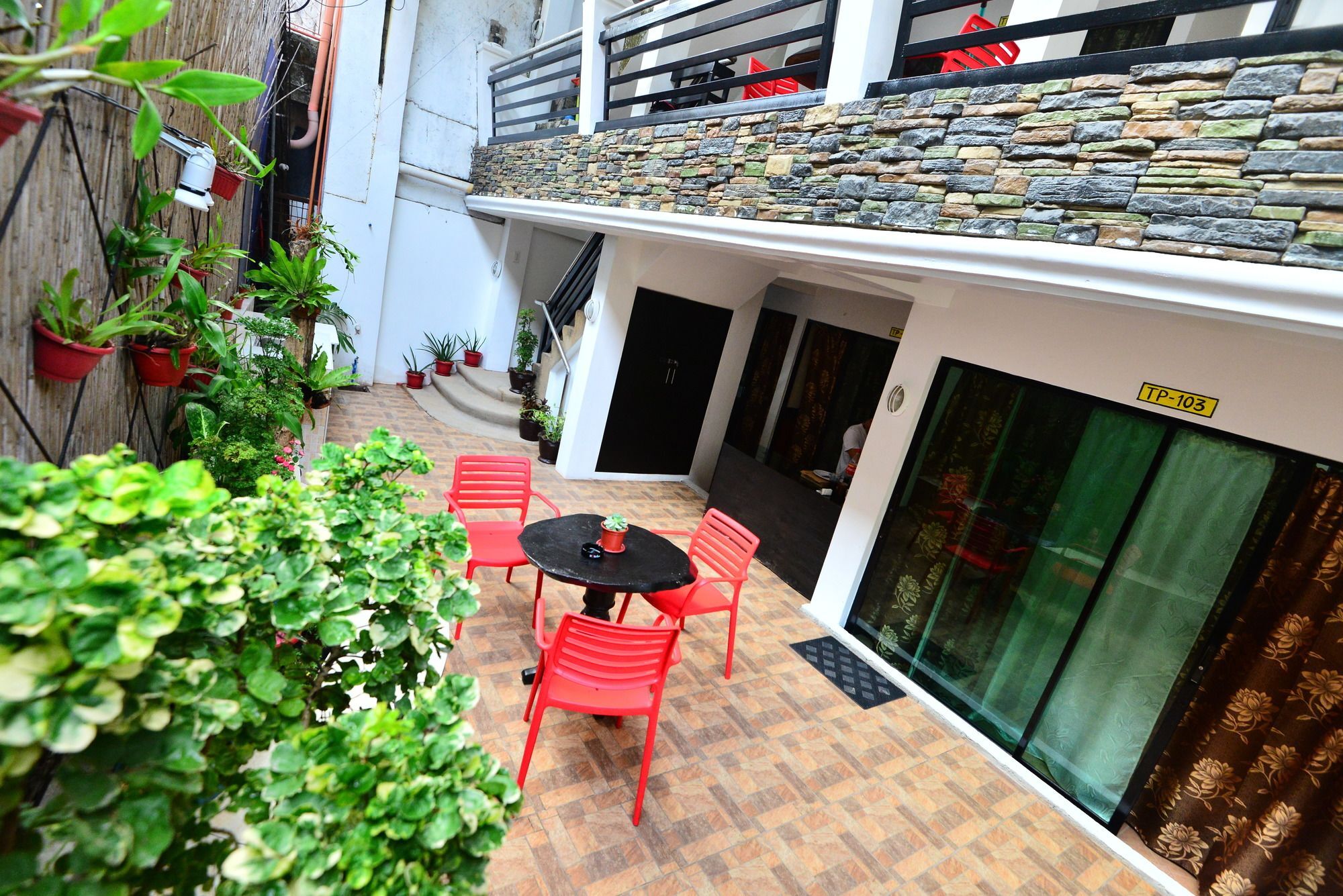 بيت شباب Travellers Pad Boracay Balabag  المظهر الخارجي الصورة