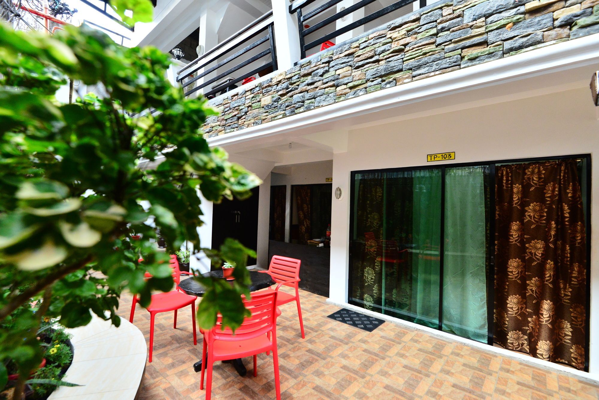 بيت شباب Travellers Pad Boracay Balabag  المظهر الخارجي الصورة