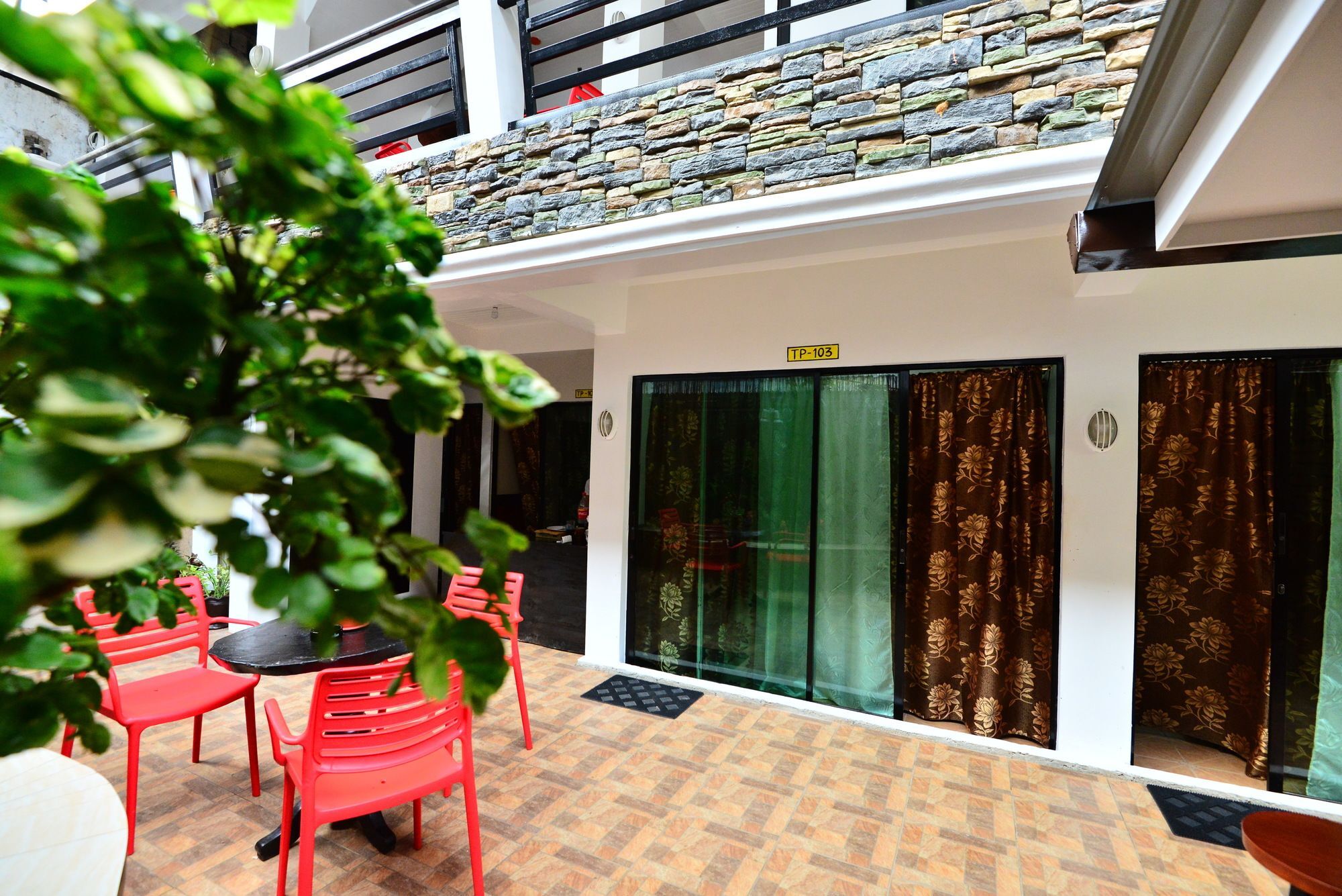 بيت شباب Travellers Pad Boracay Balabag  المظهر الخارجي الصورة