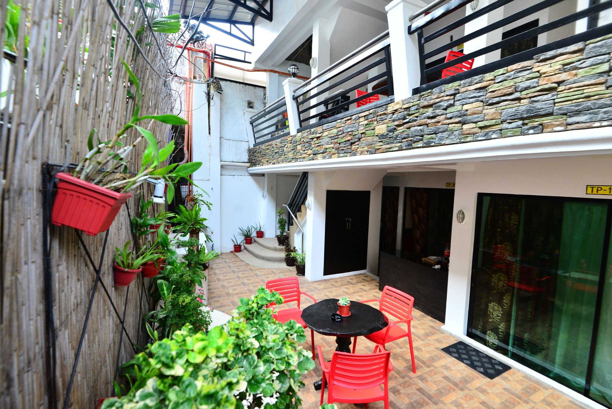 بيت شباب Travellers Pad Boracay Balabag  المظهر الخارجي الصورة