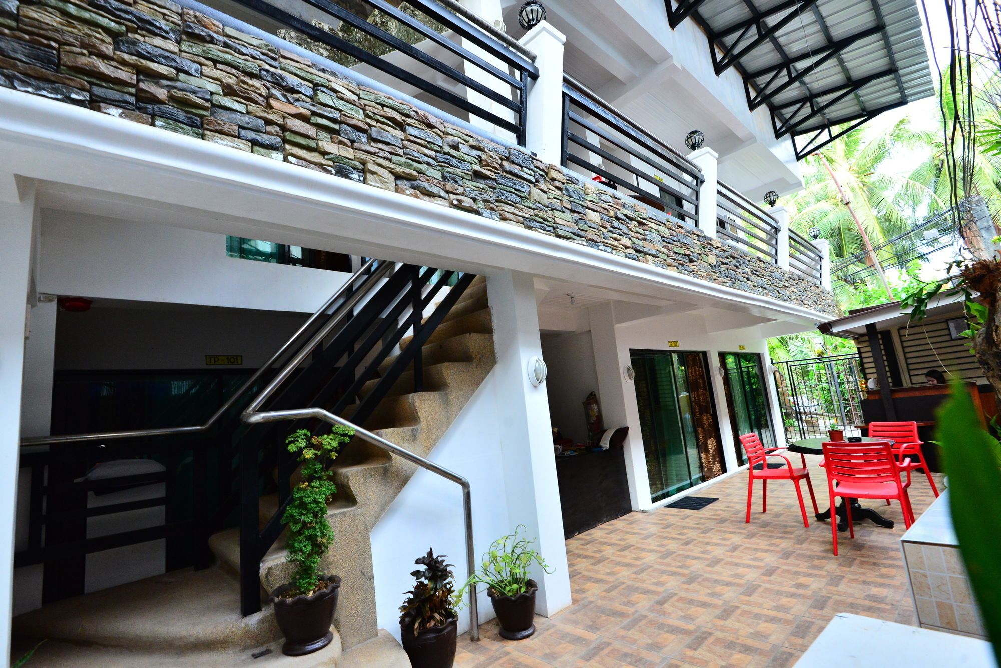 بيت شباب Travellers Pad Boracay Balabag  المظهر الخارجي الصورة